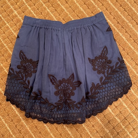 TryB Embroided tulip skirt. Size small - Picture 2 of 5